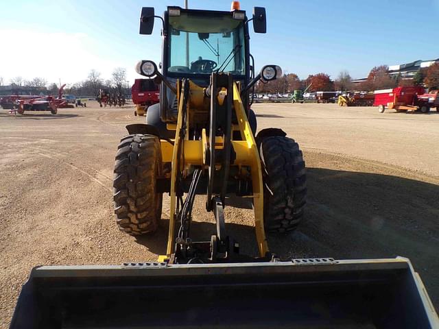 Image of New Holland W80C equipment image 2