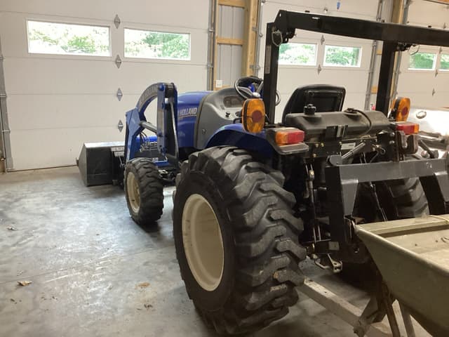 Image of New Holland Workmaster 33 equipment image 4