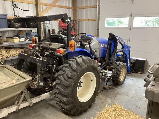 Image of New Holland Workmaster 33 equipment image 2