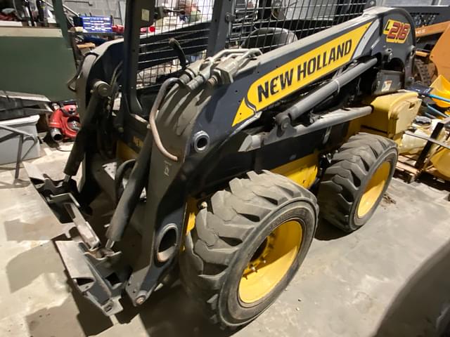 Image of New Holland L218 equipment image 4