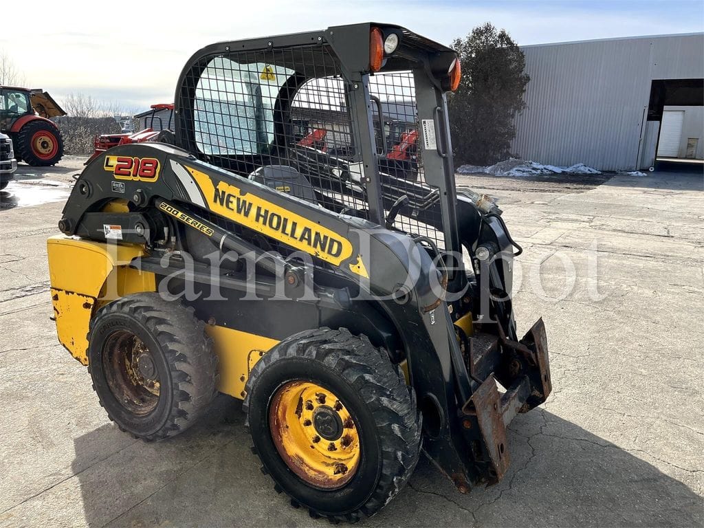 Main image New Holland L218