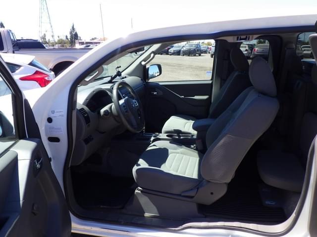 Image of Nissan Frontier equipment image 4