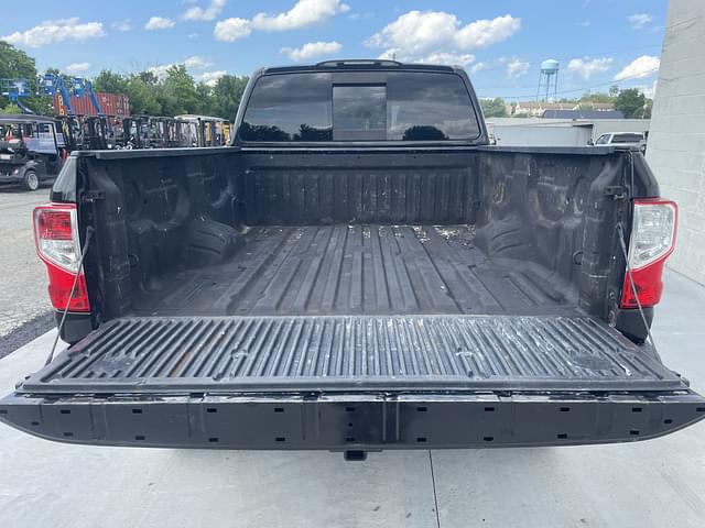 Image of Nissan Titan equipment image 3