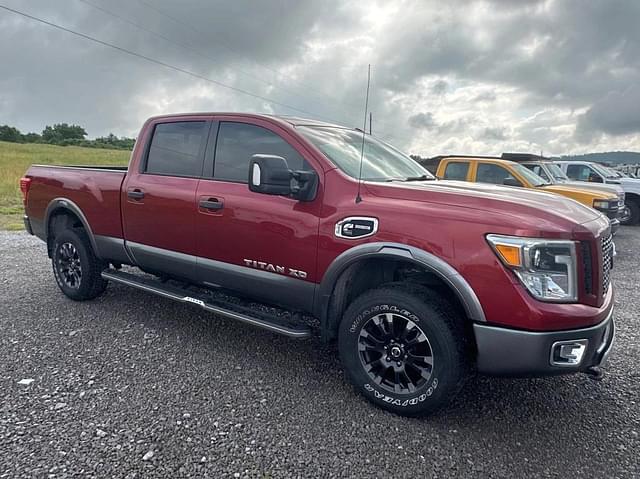 Image of Nissan Titan equipment image 2