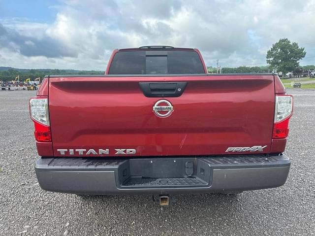 Image of Nissan Titan equipment image 4
