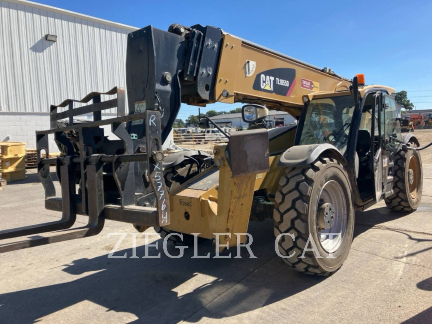 2016 Caterpillar TL1055D Equipment Image0