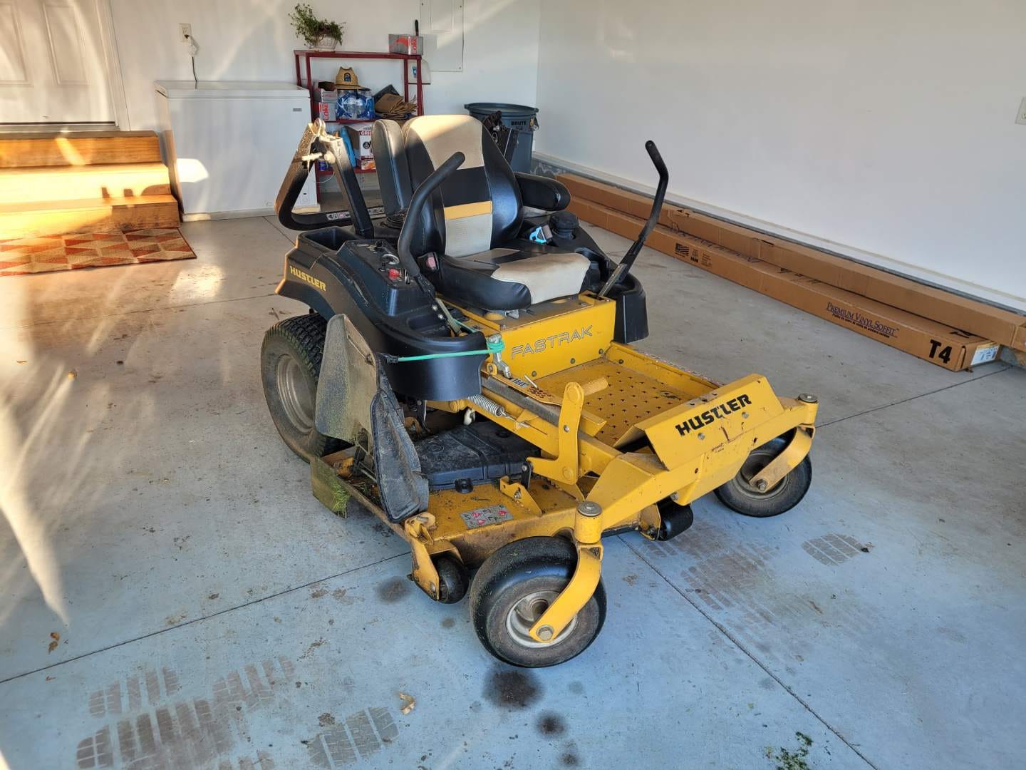 2016 Hustler FasTrak Equipment Image0