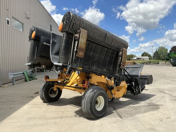 Image of Oxbo 330 equipment image 3