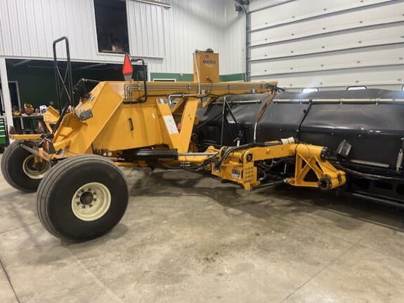 Image of Oxbo 330 equipment image 4