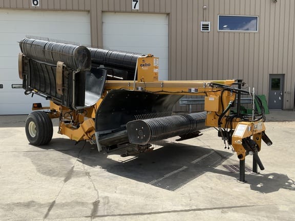 2016 Oxbo 330 Equipment Image0