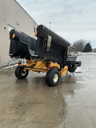 Image of Oxbo 330 equipment image 3