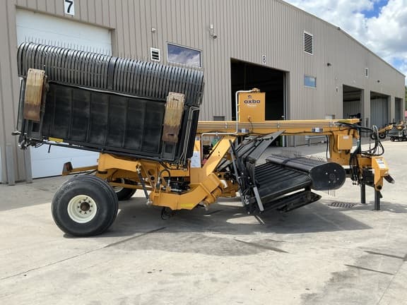 Image of Oxbo 330 equipment image 2