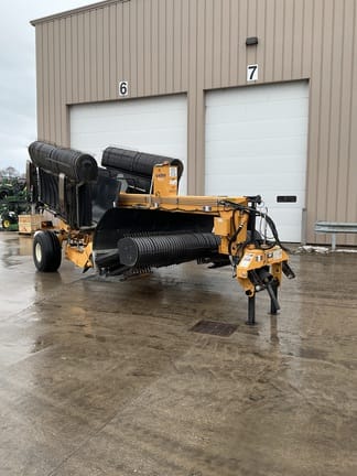 2016 Oxbo 330 Equipment Image0