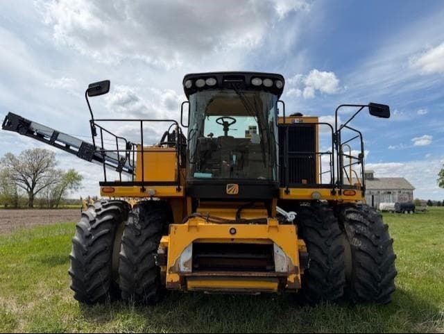 Image of Oxbo 8435 equipment image 1