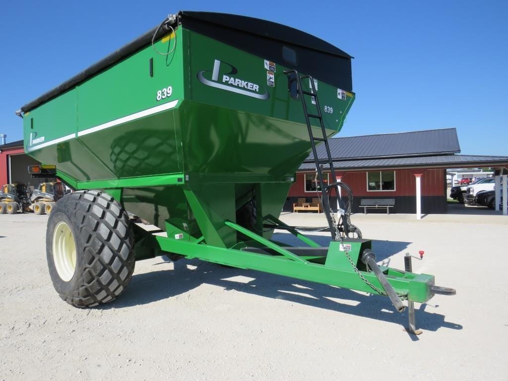 2016 Parker 839 Equipment Image0