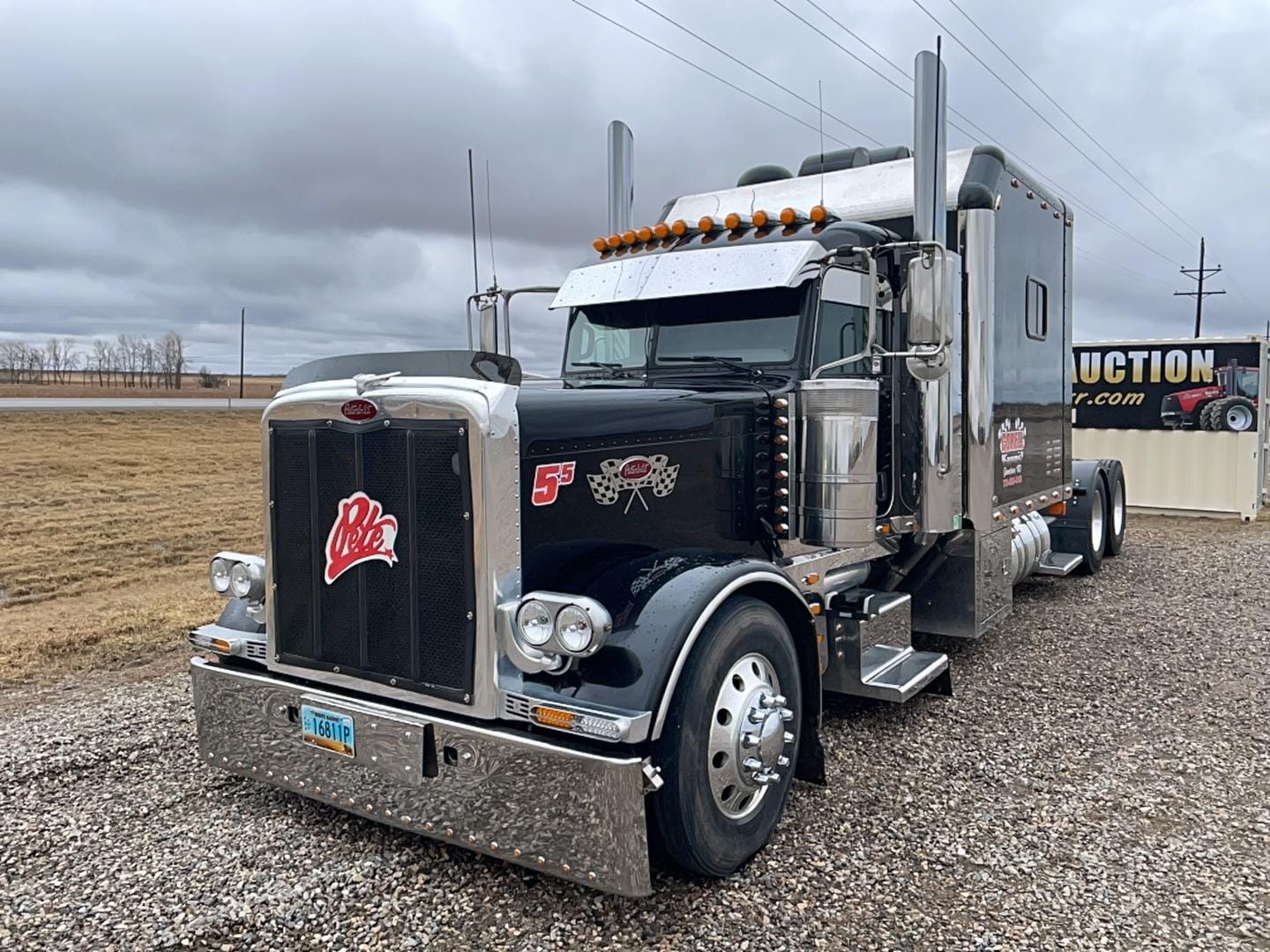Main image Peterbilt 389
