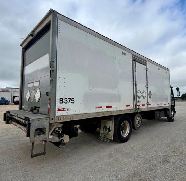 Image of Peterbilt 220 equipment image 4