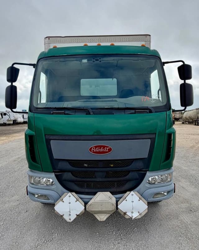 Image of Peterbilt 220 equipment image 1