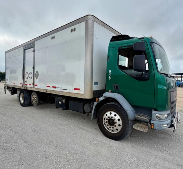Image of Peterbilt 220 equipment image 2