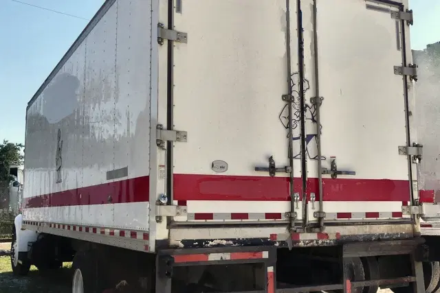 Image of Peterbilt 337 equipment image 4