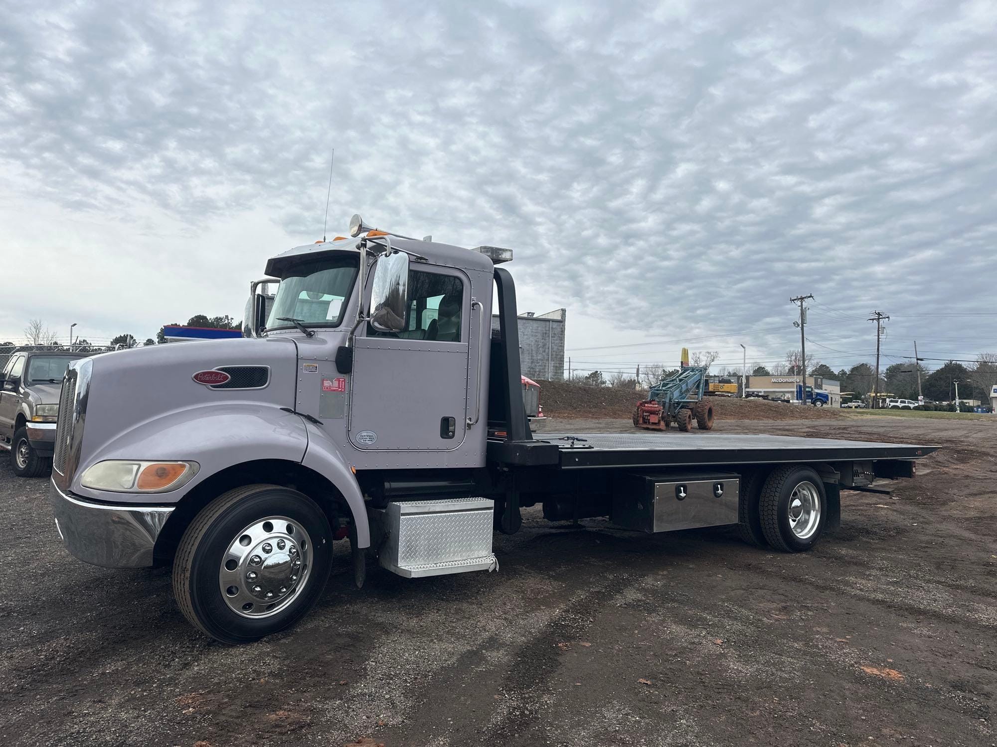 2016 Peterbilt 337 Equipment Image0
