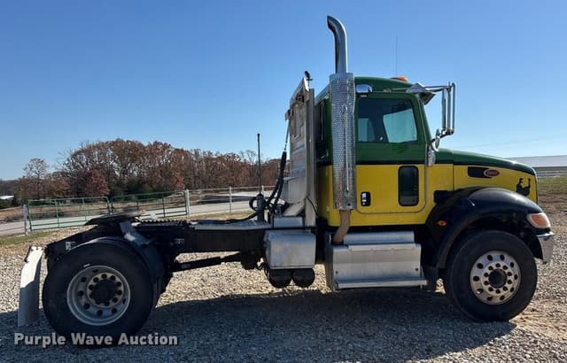 Image of Peterbilt 337 equipment image 3