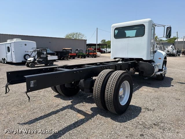 Image of Peterbilt 337 equipment image 4