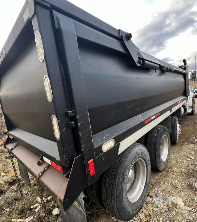 Image of Peterbilt 348 equipment image 4