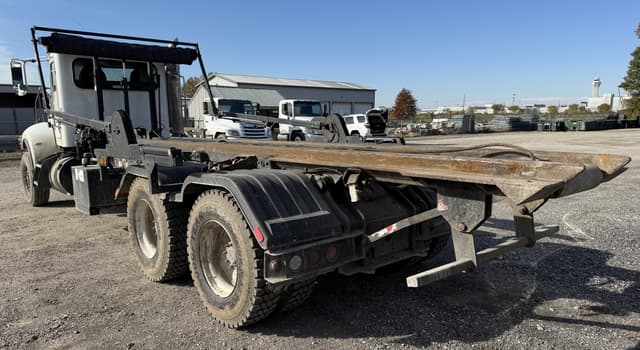Image of Peterbilt 348 equipment image 4