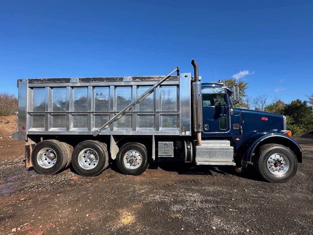 Image of Peterbilt 365 Primary image