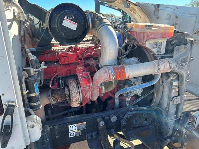 Image of Peterbilt 365 equipment image 3