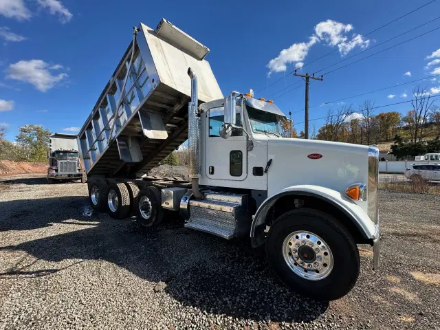 Image of Peterbilt 365 equipment image 4