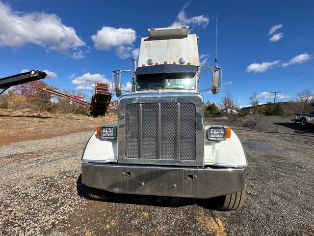 Image of Peterbilt 365 equipment image 2