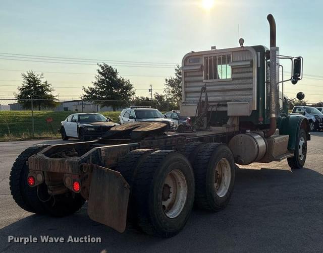 Image of Peterbilt 365 equipment image 4