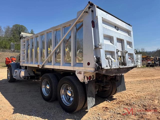 Image of Peterbilt 365 equipment image 3