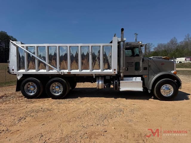 Image of Peterbilt 365 equipment image 1
