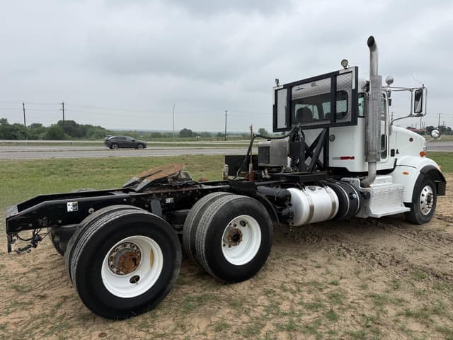 Image of Peterbilt 367 equipment image 4