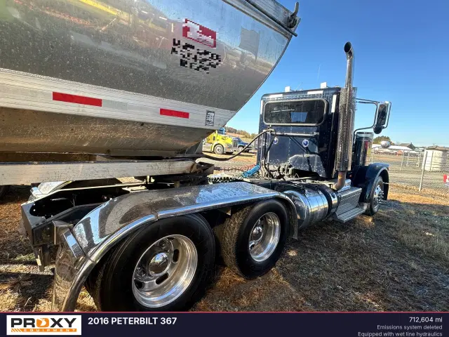Image of Peterbilt 367 equipment image 3