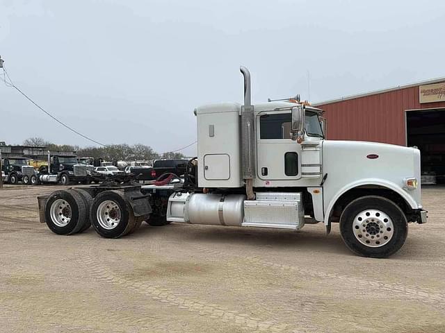 Image of Peterbilt 367 equipment image 2