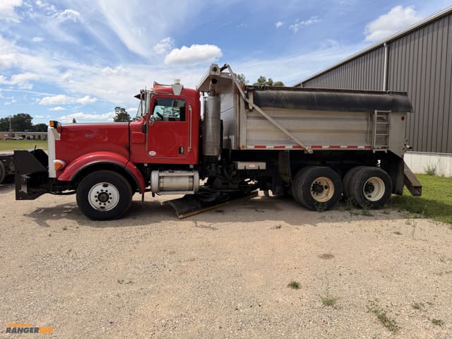 Image of Peterbilt 367 equipment image 1