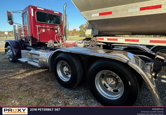Image of Peterbilt 367 equipment image 1
