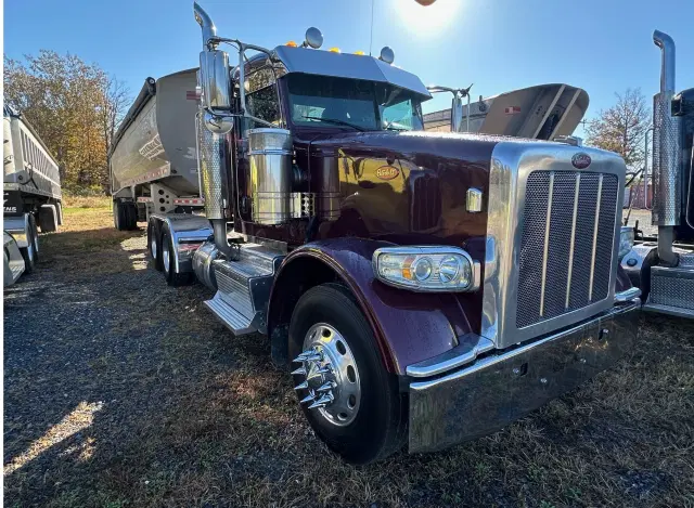 Image of Peterbilt 367 equipment image 4