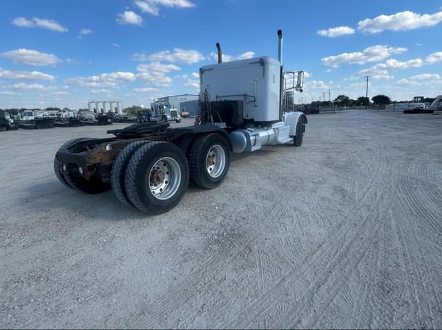 Image of Peterbilt 367 equipment image 4