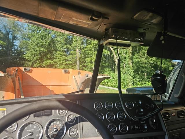 Image of Peterbilt 367 equipment image 3