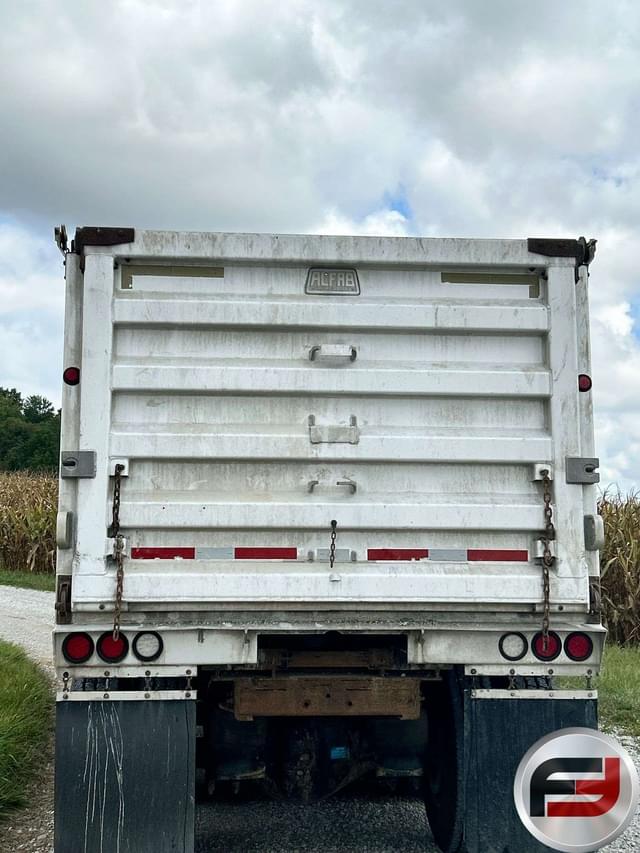 Image of Peterbilt 367 equipment image 3