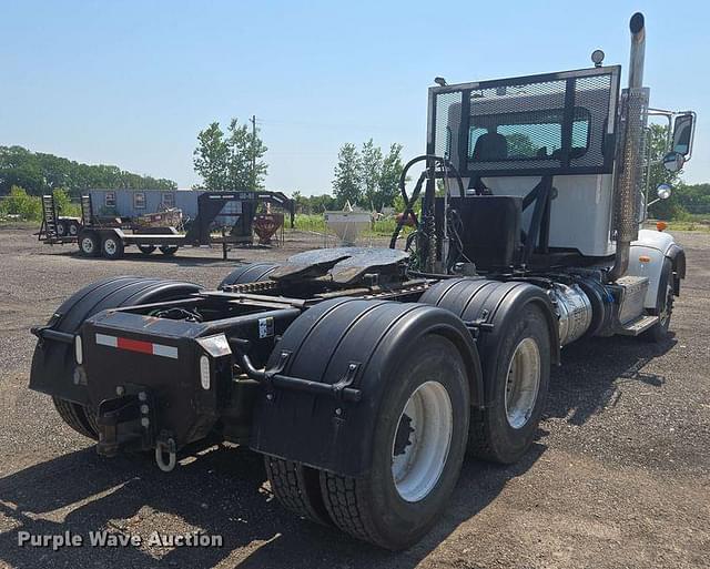 Image of Peterbilt 367 equipment image 4