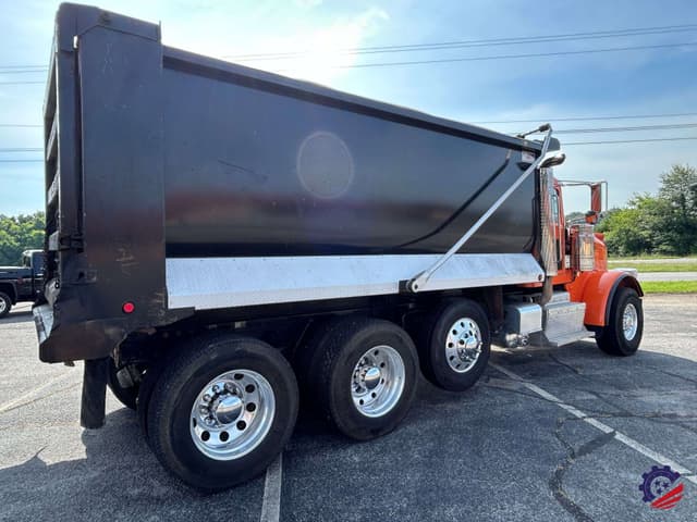 Image of Peterbilt 367 equipment image 4
