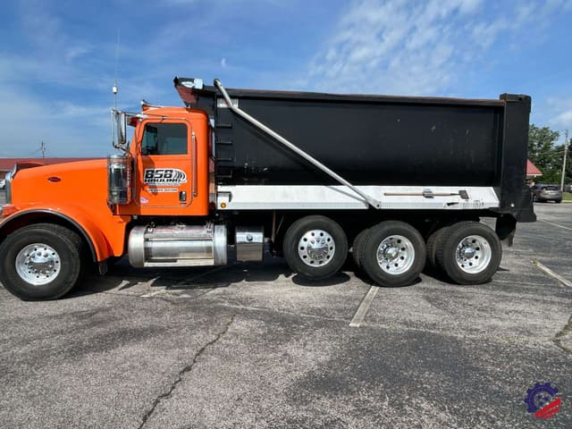 Image of Peterbilt 367 equipment image 1