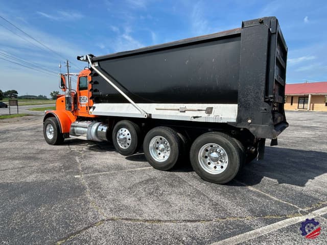 Image of Peterbilt 367 equipment image 2