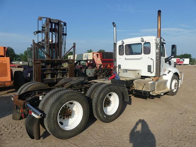 Image of Peterbilt 375 equipment image 2